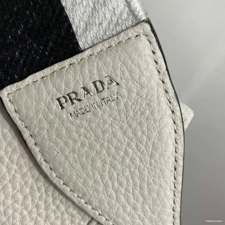 Fashionrepsfam ru Bag 2205YA0046 Prada 0717